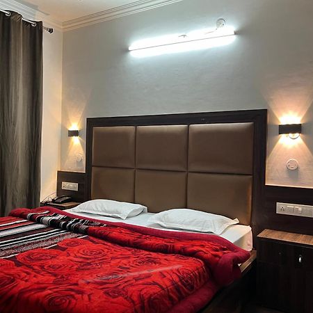 Hotel Premier Mall Road Manali Luaran gambar