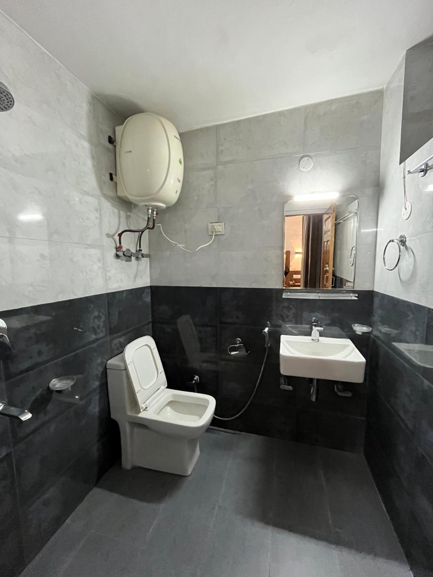 Hotel Premier Mall Road Manali Luaran gambar