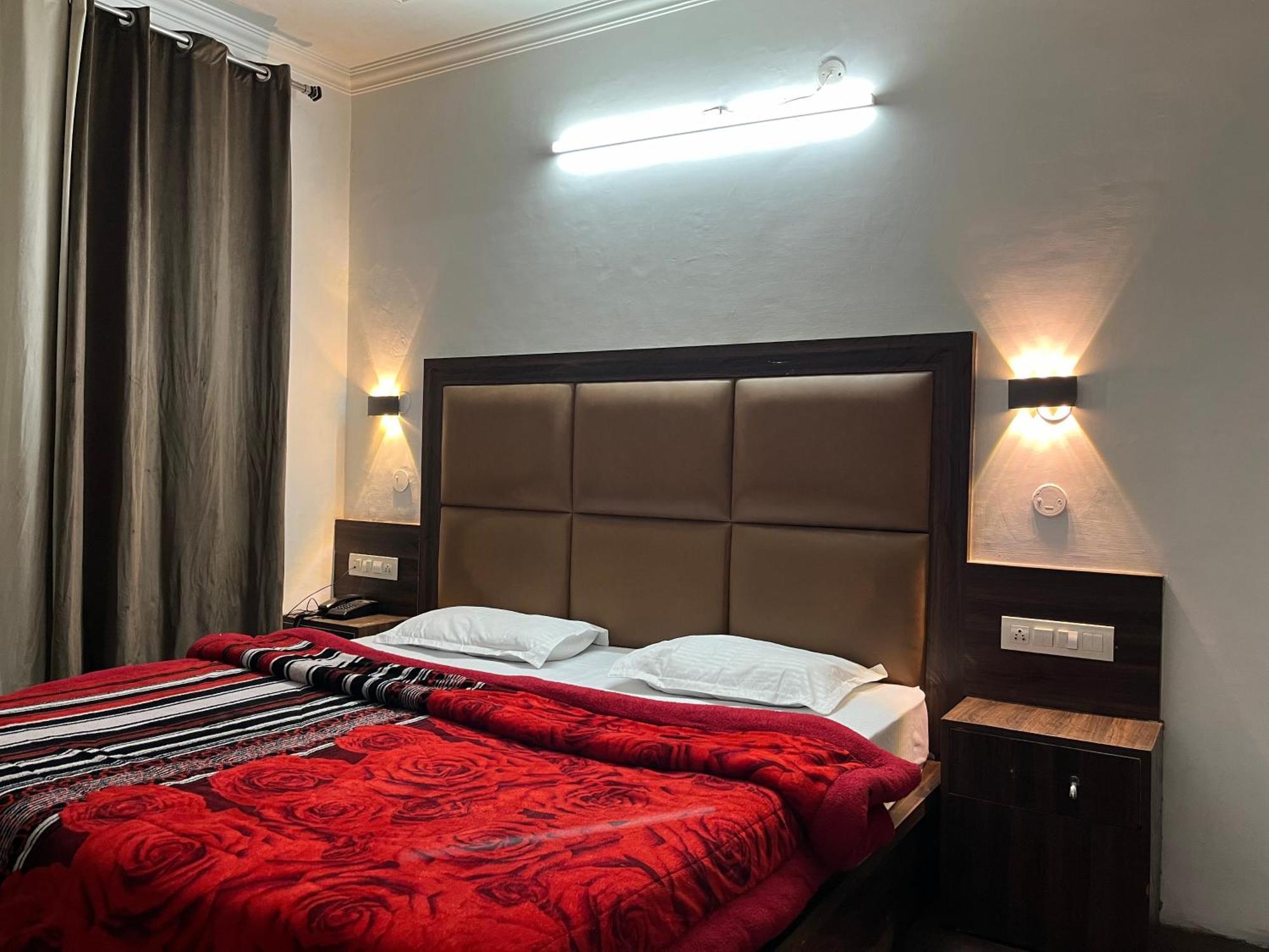 Hotel Premier Mall Road Manali Luaran gambar