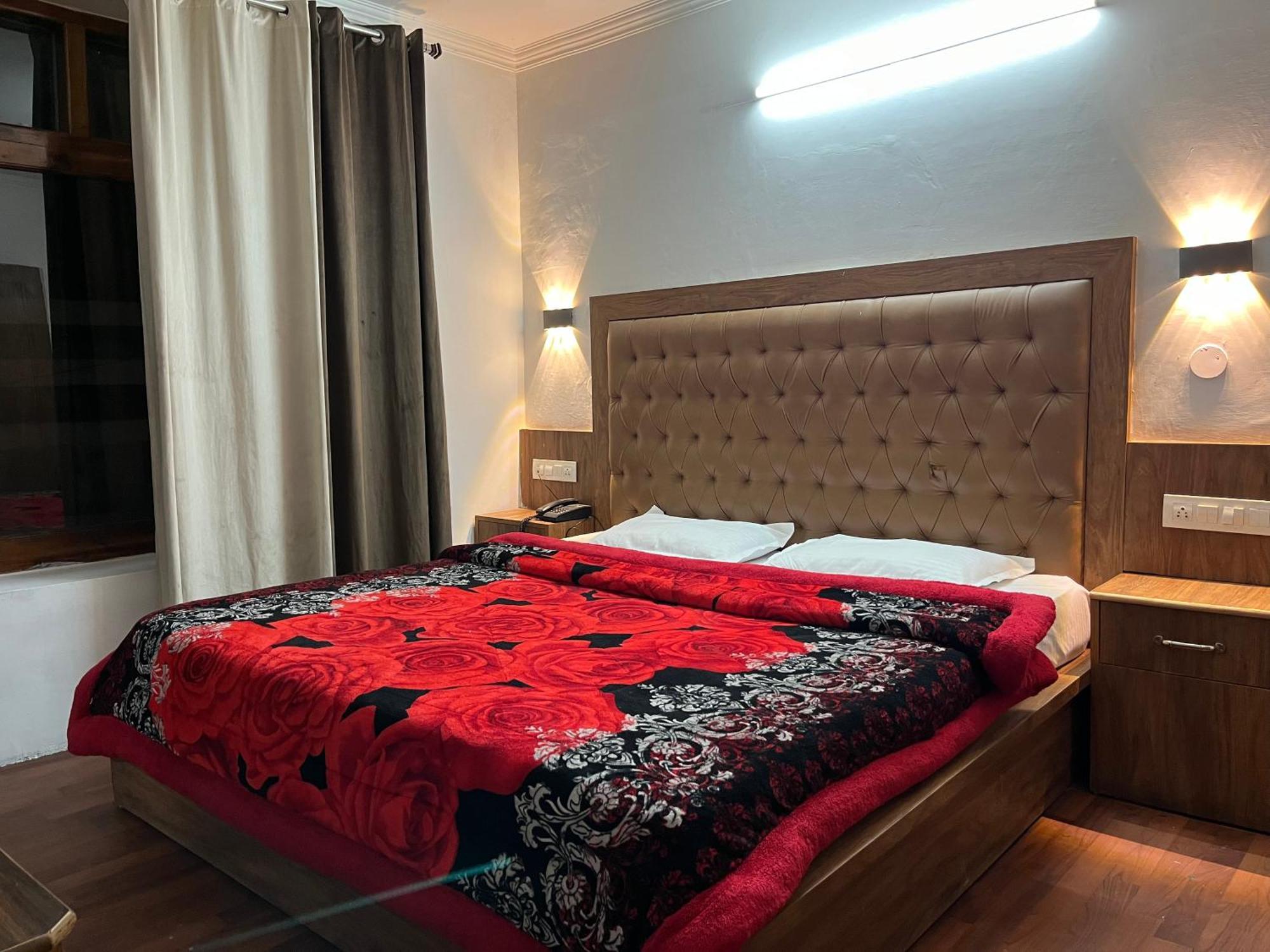 Hotel Premier Mall Road Manali Luaran gambar