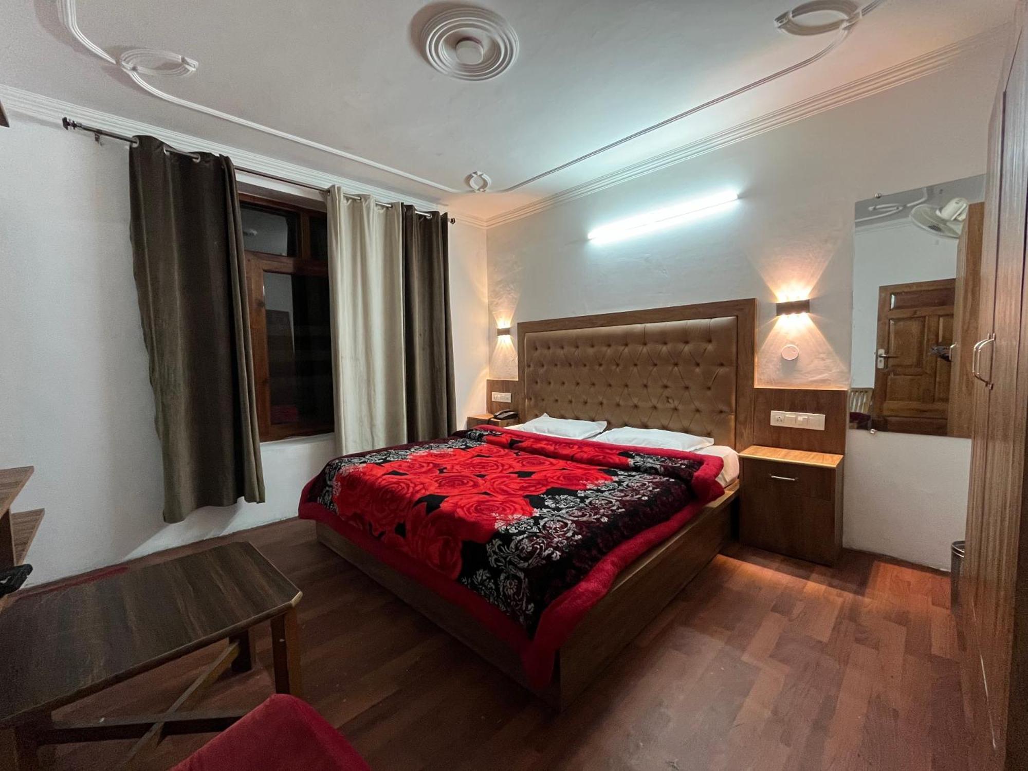 Hotel Premier Mall Road Manali Luaran gambar