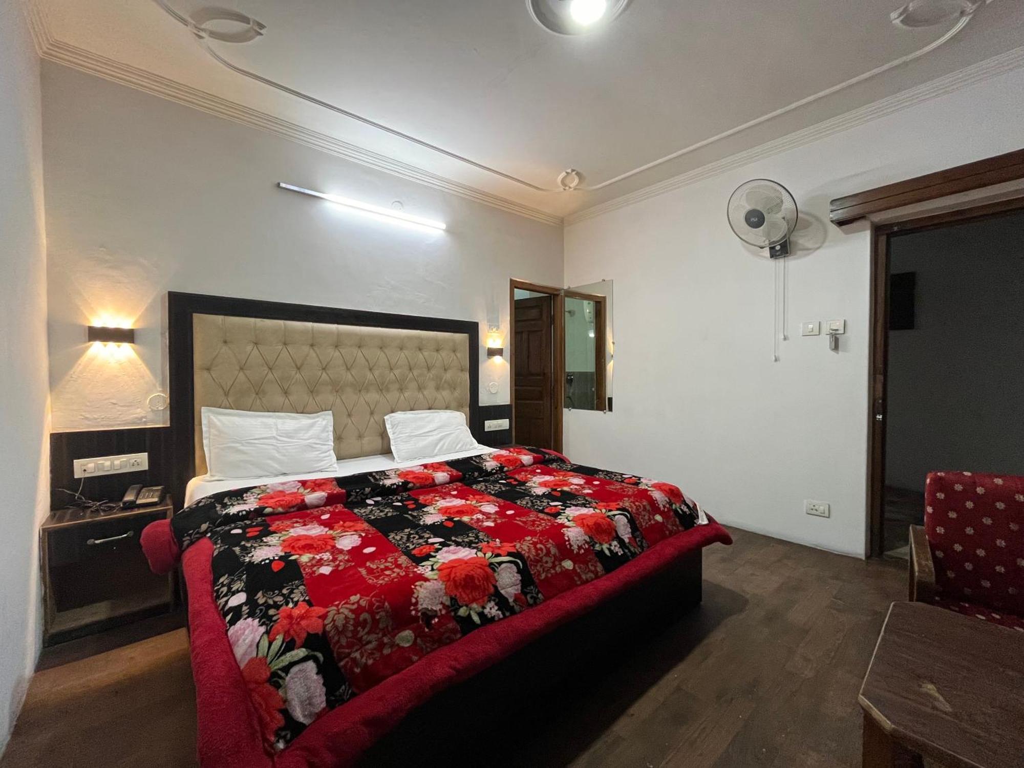 Hotel Premier Mall Road Manali Luaran gambar