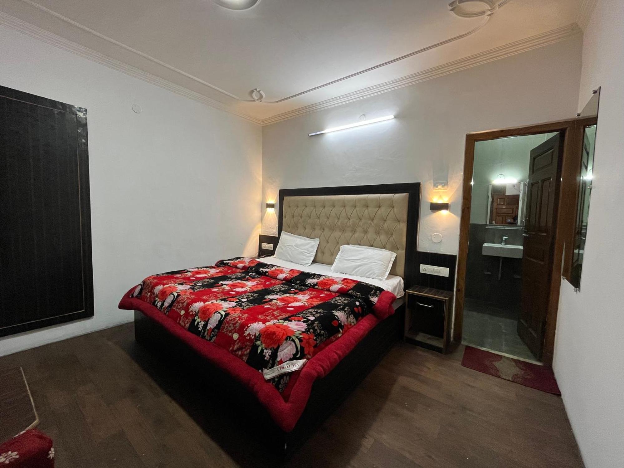 Hotel Premier Mall Road Manali Luaran gambar