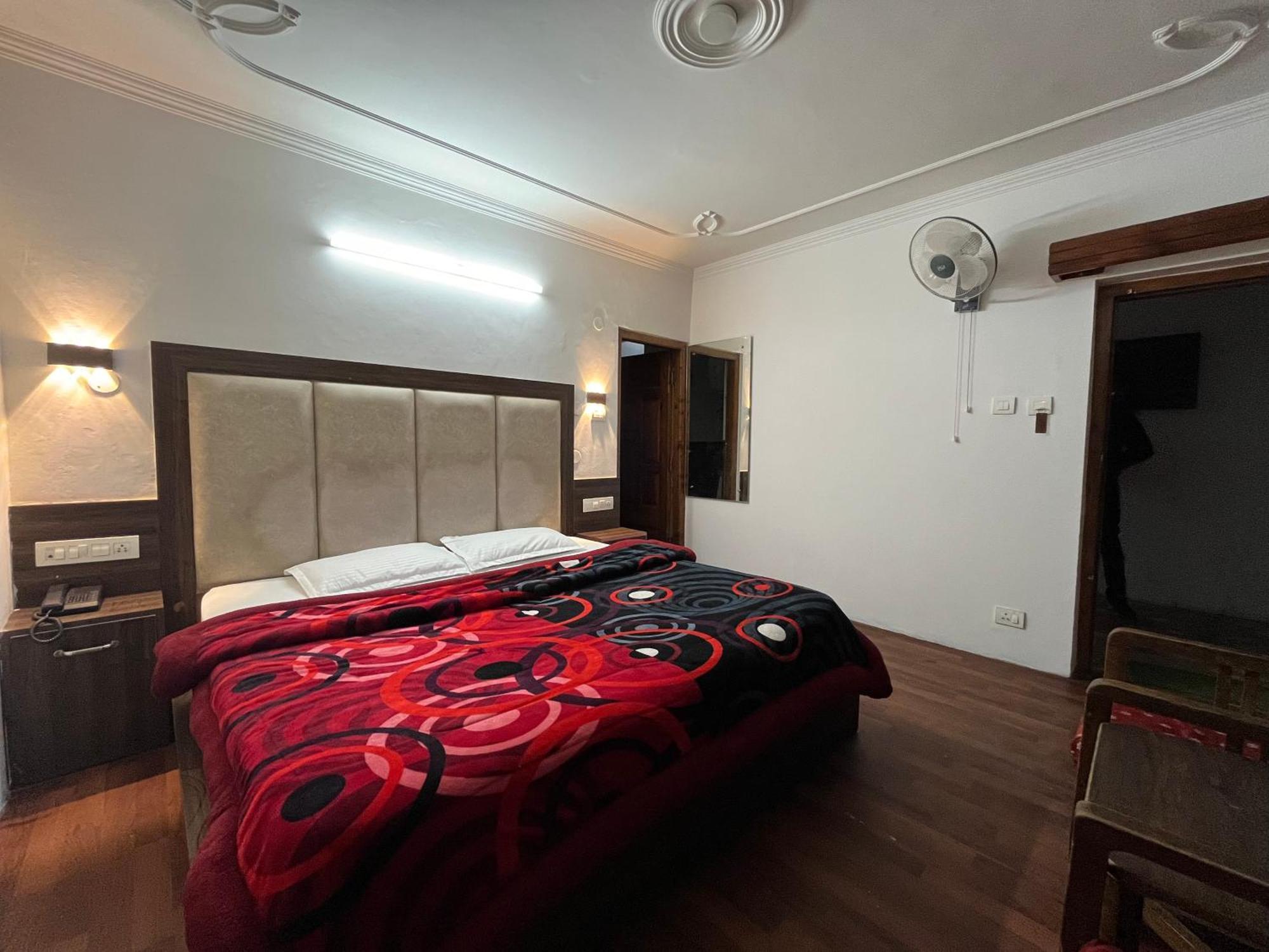 Hotel Premier Mall Road Manali Luaran gambar