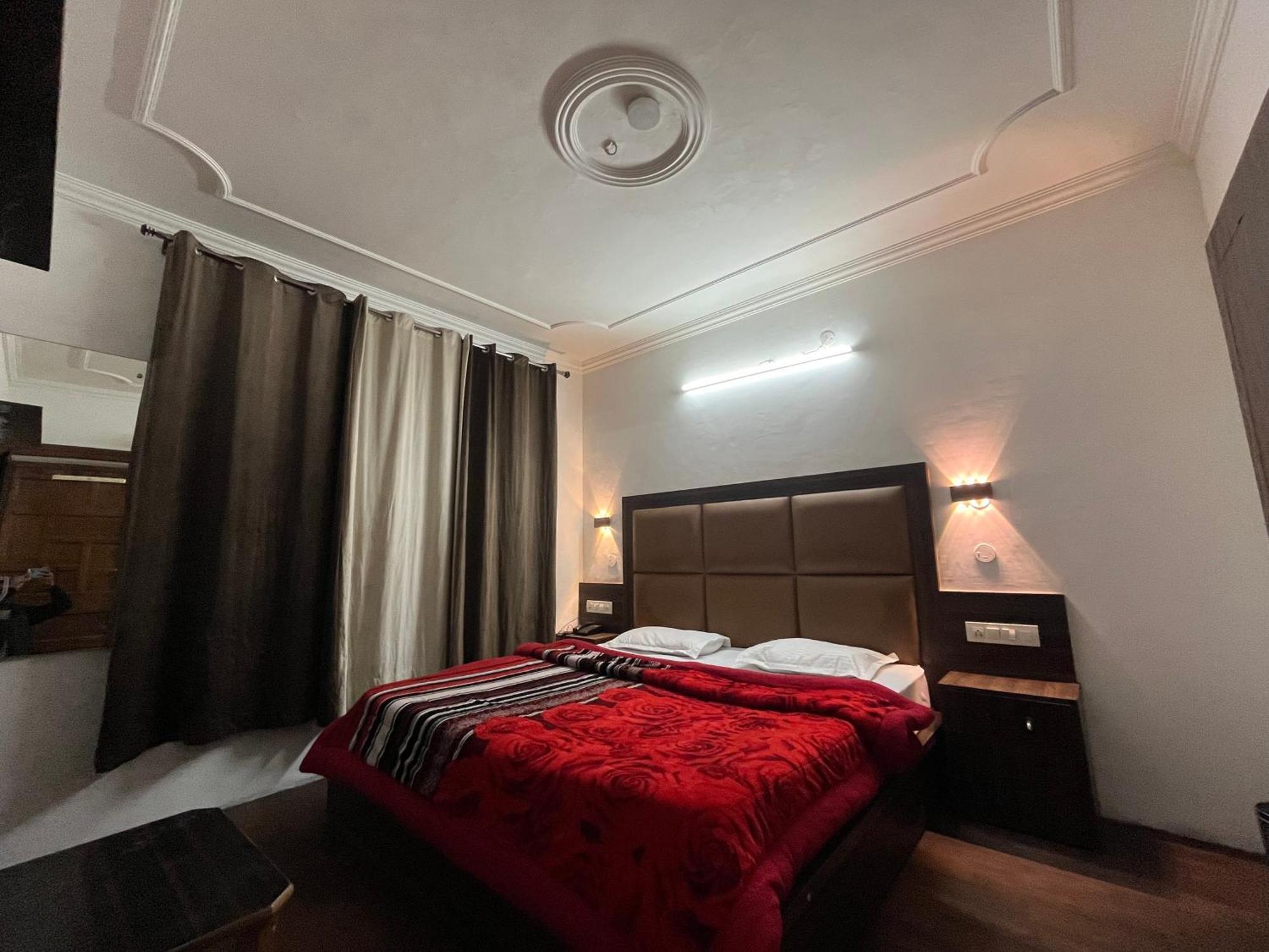 Hotel Premier Mall Road Manali Luaran gambar