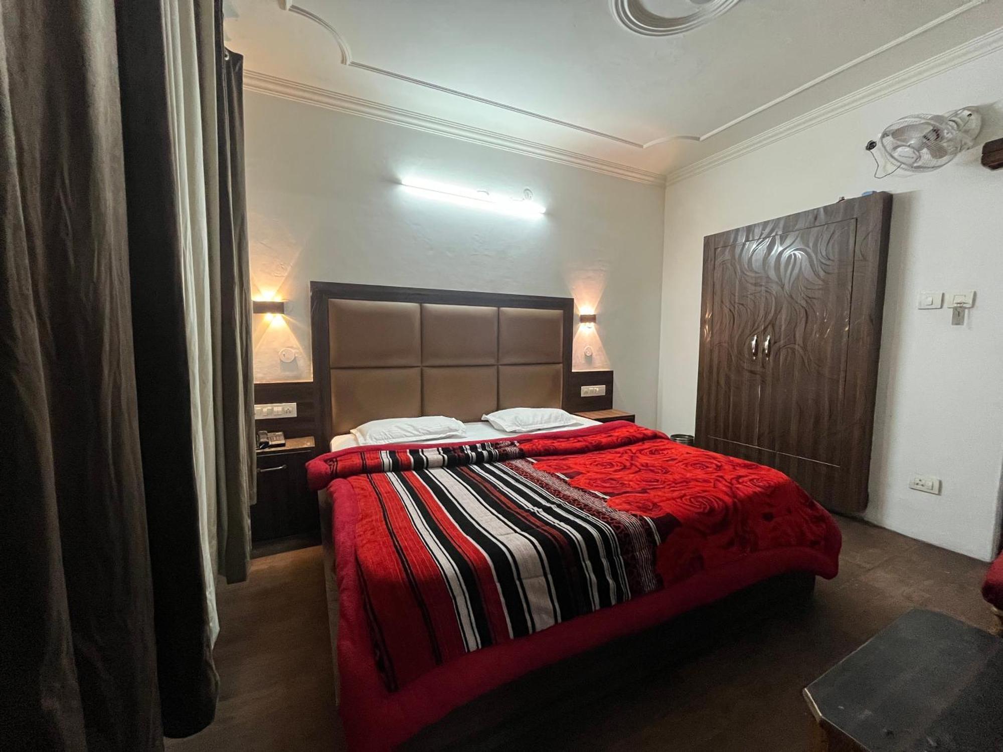 Hotel Premier Mall Road Manali Luaran gambar